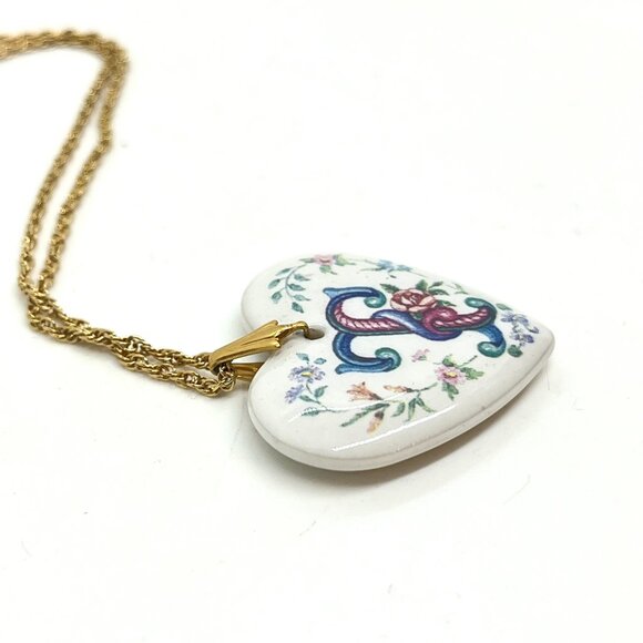 VINTAGE AVON FLORAL Monogram T Heart Pendant Necklace White Porcelain Gold Tone - Picture 9 of 14